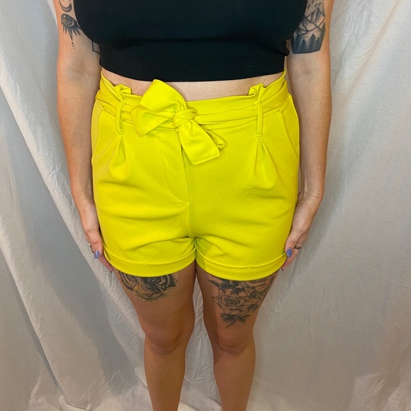 Bright yellow paper bag shorts - Picture 2 of 2